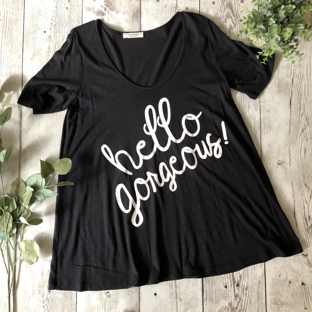 Hello Gorgeous Scope Neck Graphic Tee